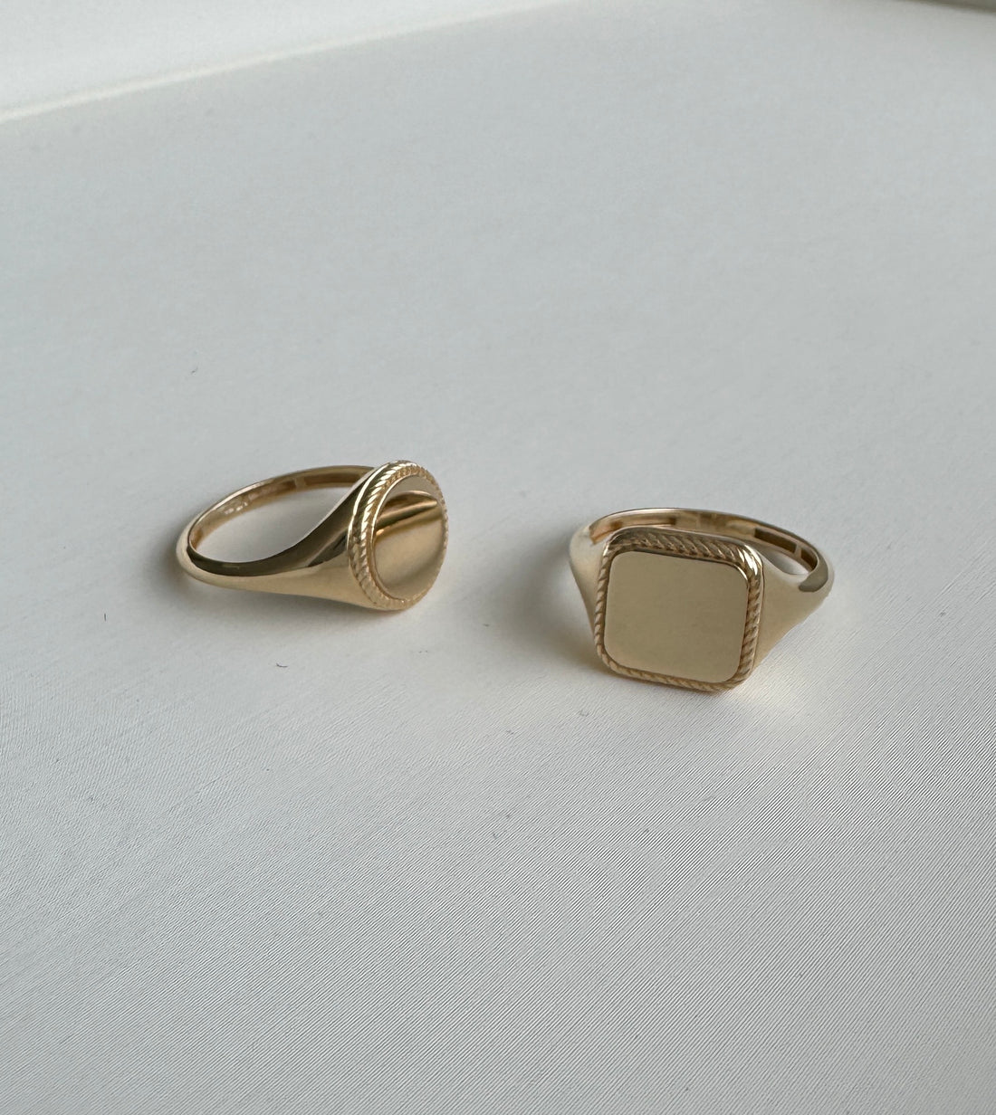 Arlo Signet Ring Gold