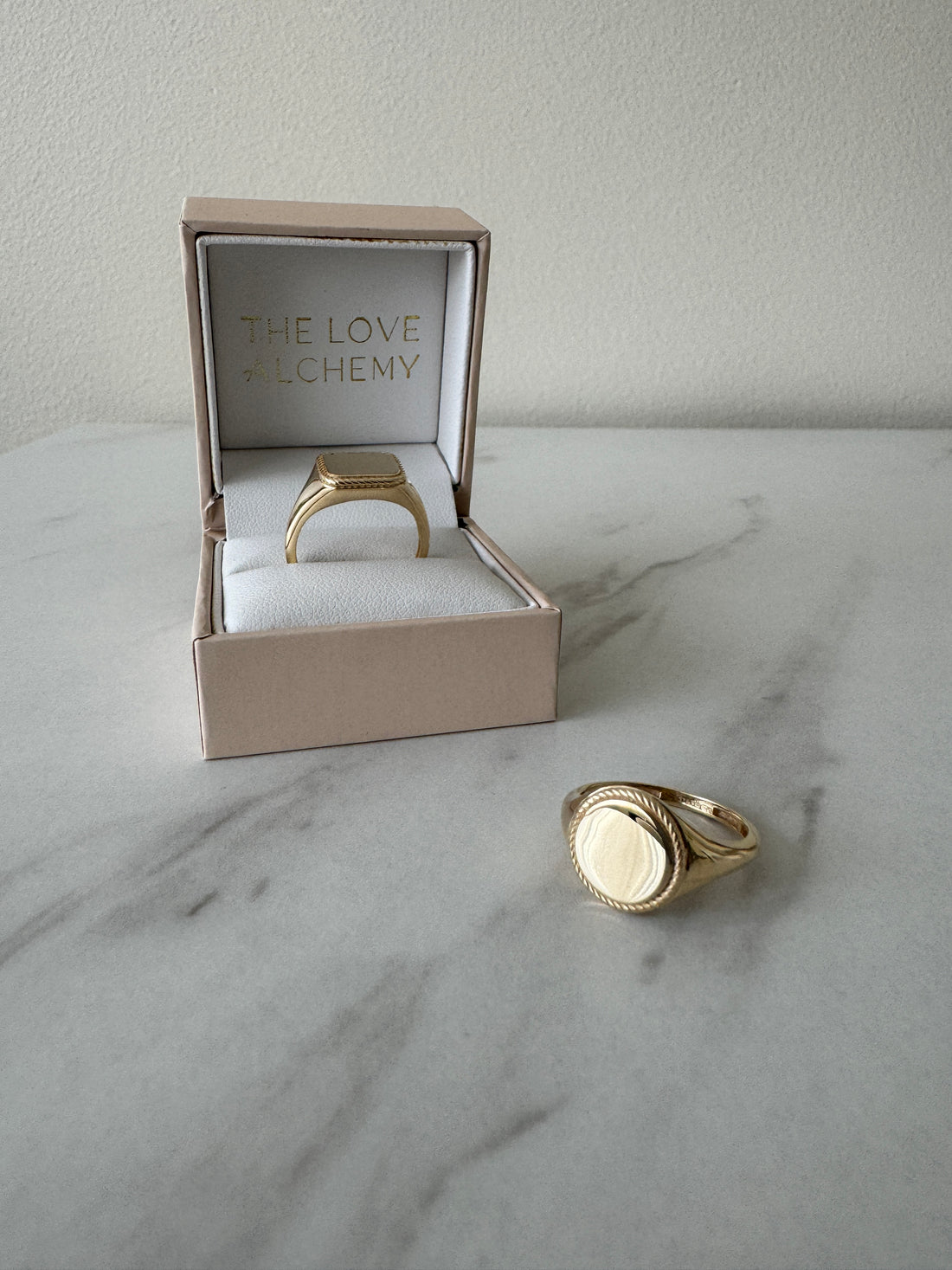 Arlo Signet Ring Gold