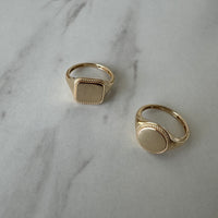 Arlo Signet Ring Gold