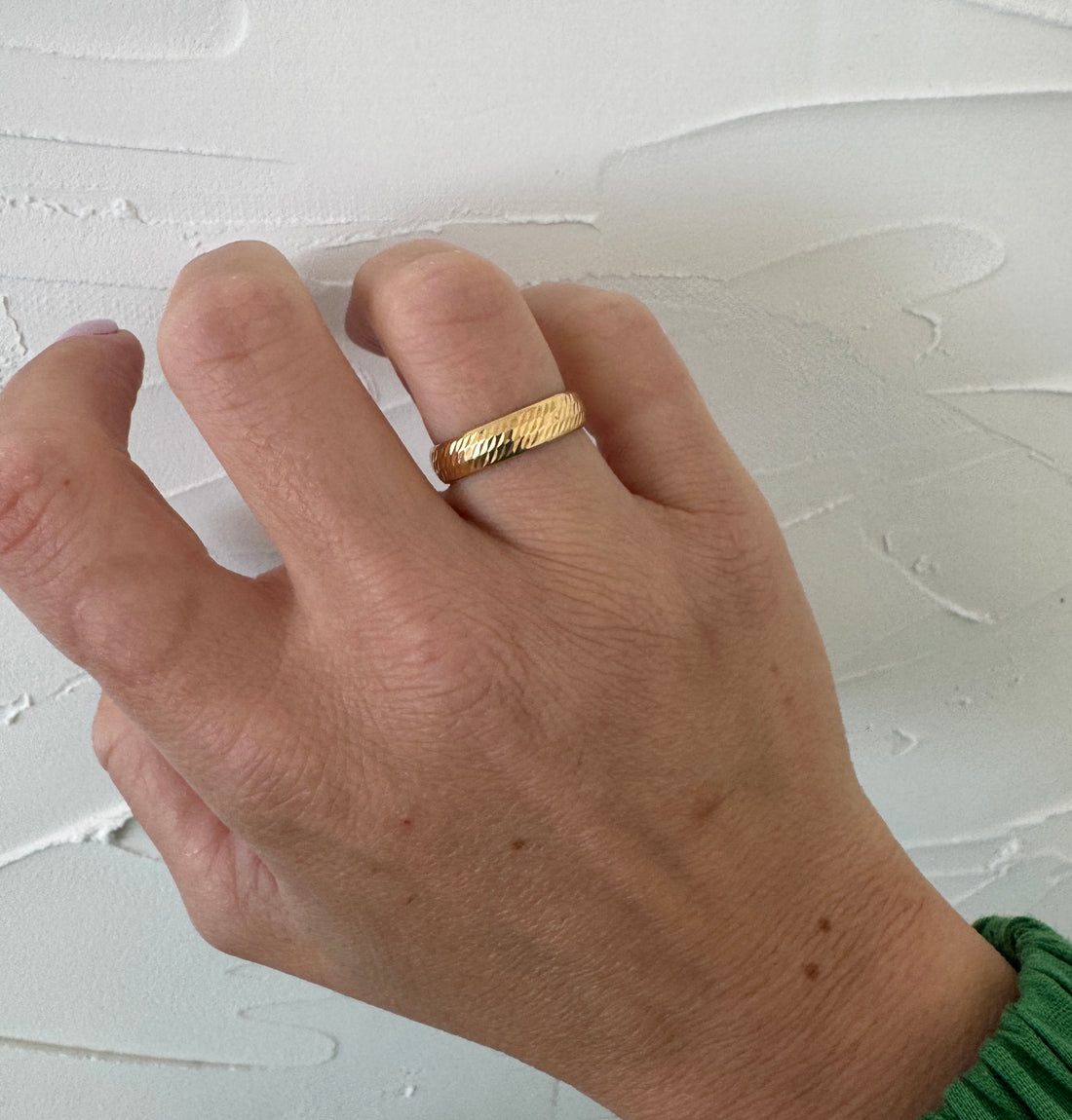 Sapporo Diamond Cut Gold Band
