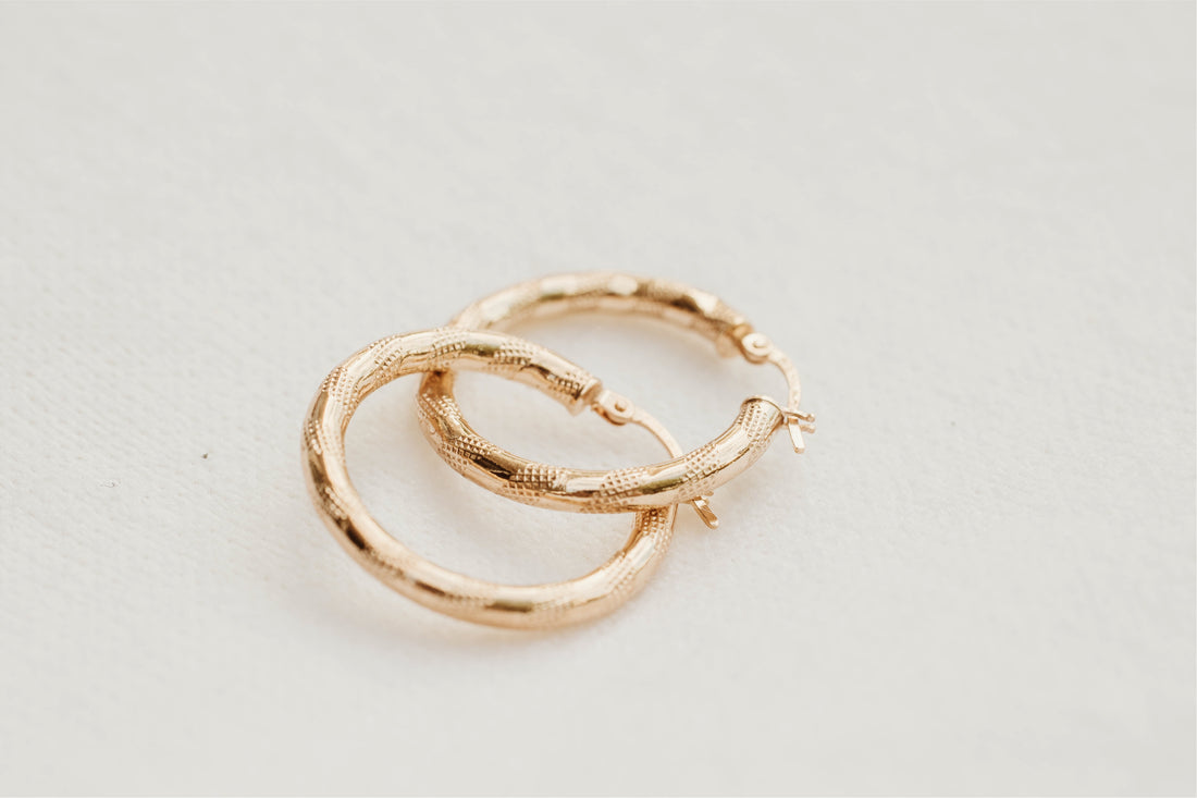 St. Tropez Pattern Tube Gold Hoop