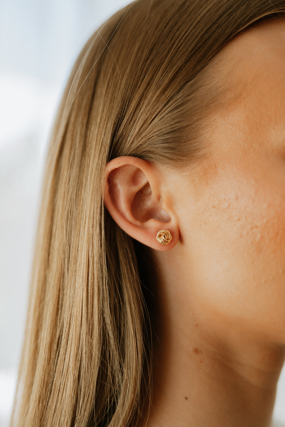 Medusa Swirl Gold Stud